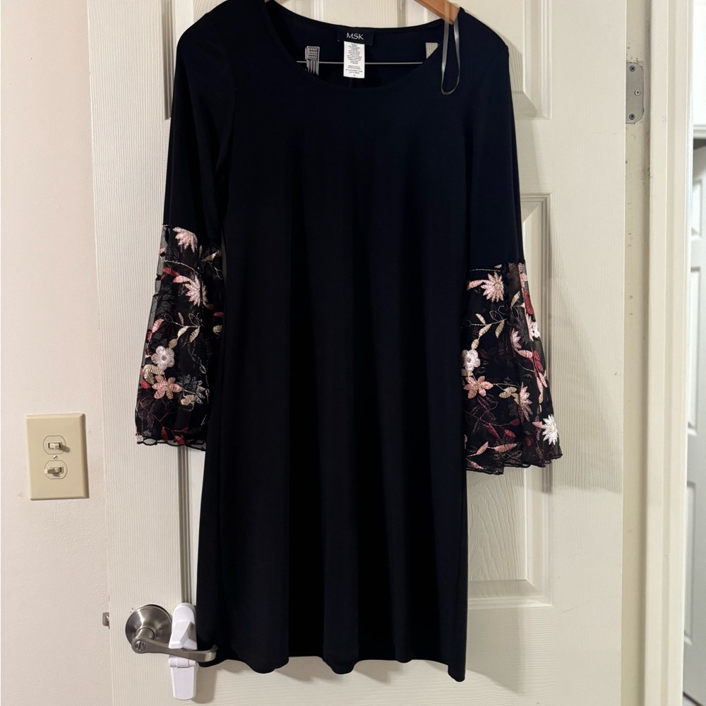 MSK Dress sz M Black Floral Sleeve